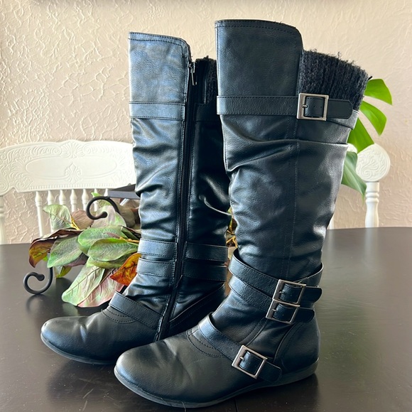 Women’s Boots - Picture 3 of 6